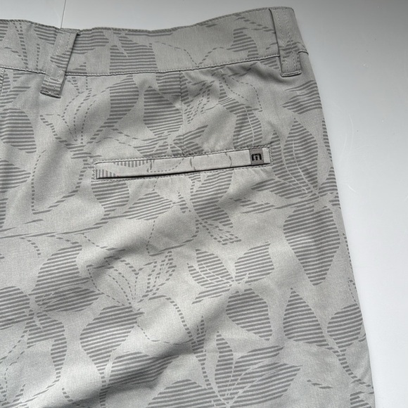 Travis Mathew Gray Flat Front Shorts Classic Casual Design - Picture 6 of 7